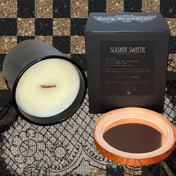 Slasher Sweetie Crackling Wooden Wick Candle: Orange Spice Cinnabun Scent - Picture 3 of 10